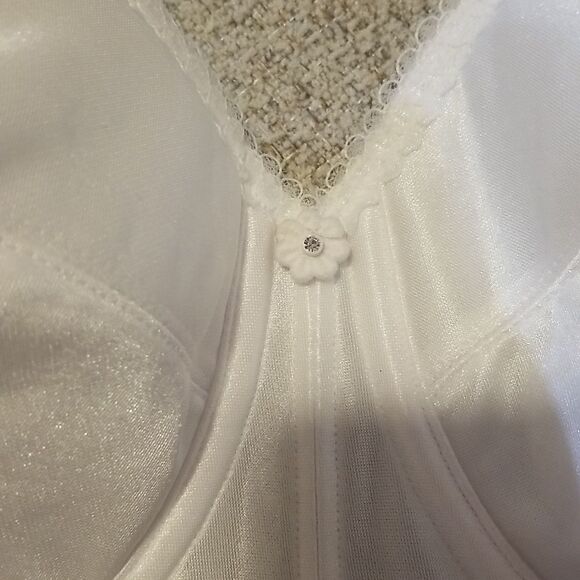 Vintage white bustier corset topBrand: Dominique Size: 40C - Picture 2 of 10